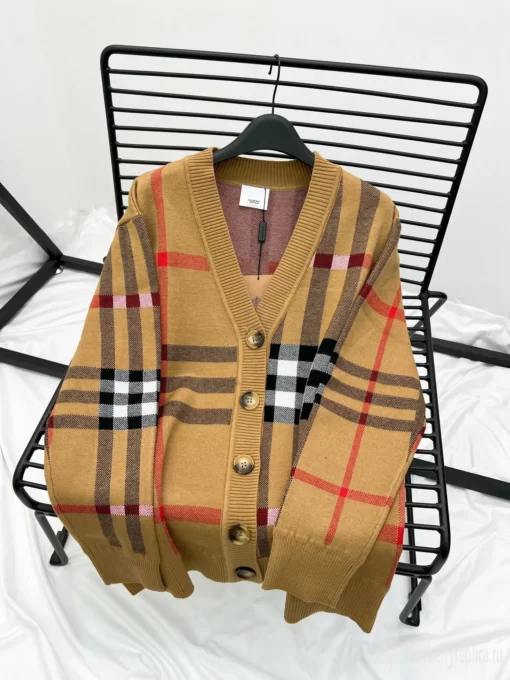 Replica Burberry 3306 Fashion Unisex Sweater 4