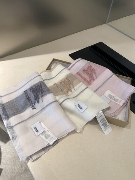Replica Burberry 46851 Fashion Women Scarf Replica Burberry 46851 Fashion Women Scarf
