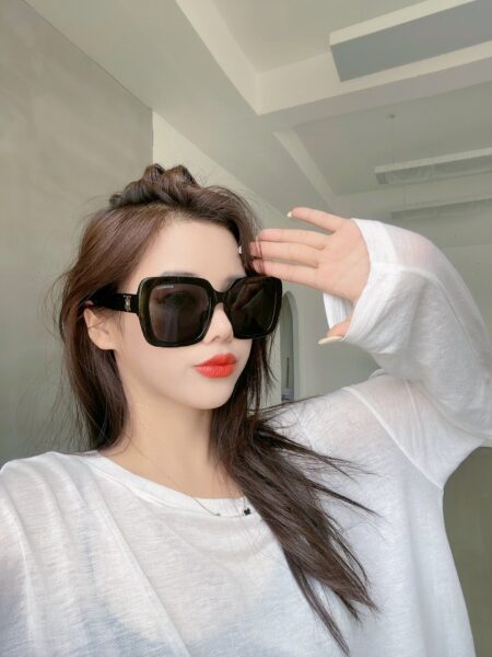 Replica Burberry 82053 Fashion Sunglasses 2 Replica Burberry 82053 Fashion Sunglasses 2