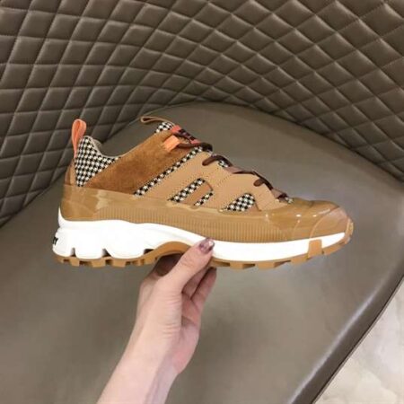 Replica BURBERRY ARTHUR SNEAKERS IN BROWN – BBR099